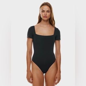Aritzia babaton square neck contour bodysuit